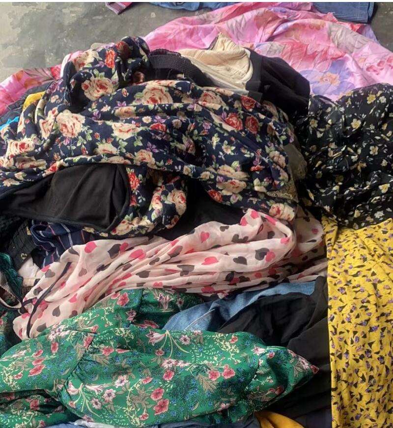 Factory Wholesale Second Hand Summer Clothes Used Ladies Silk Dress Women Clothing